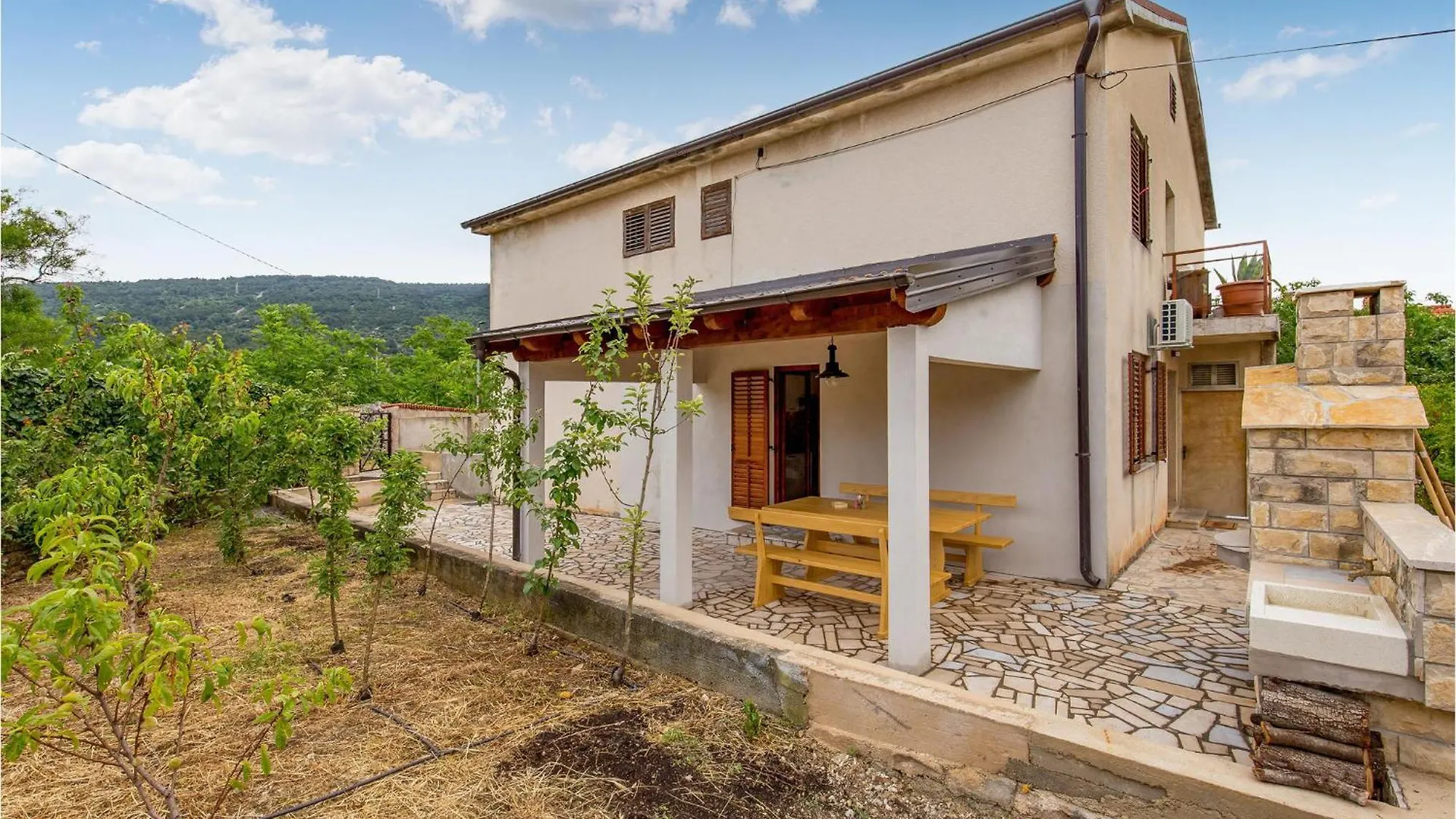 Nice Apartment In Cres With Kitchen