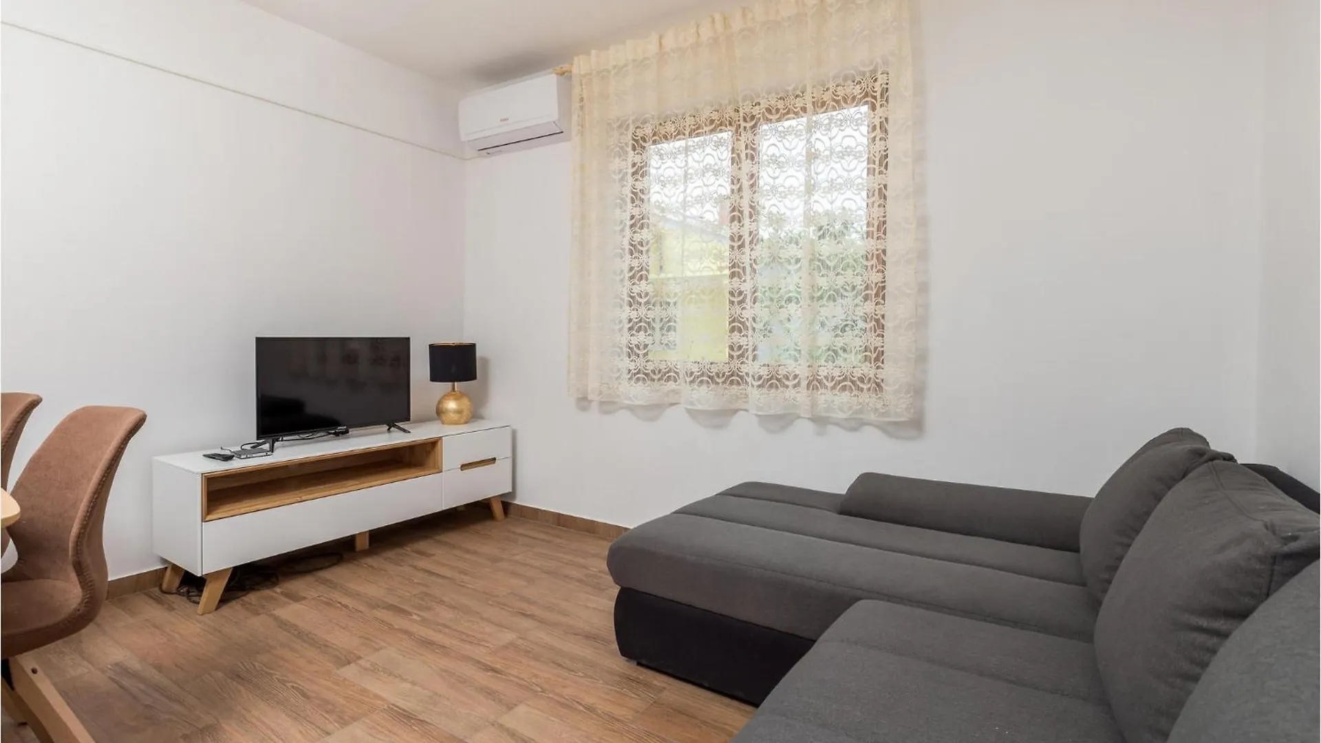 Nice Apartment In Cres With Kitchen