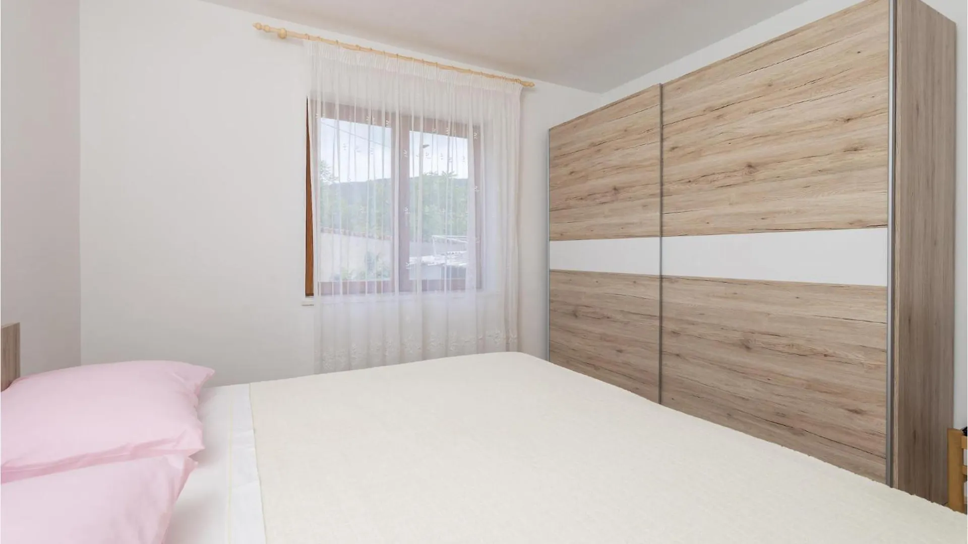 Nice Apartment In Cres With Kitchen 0*,