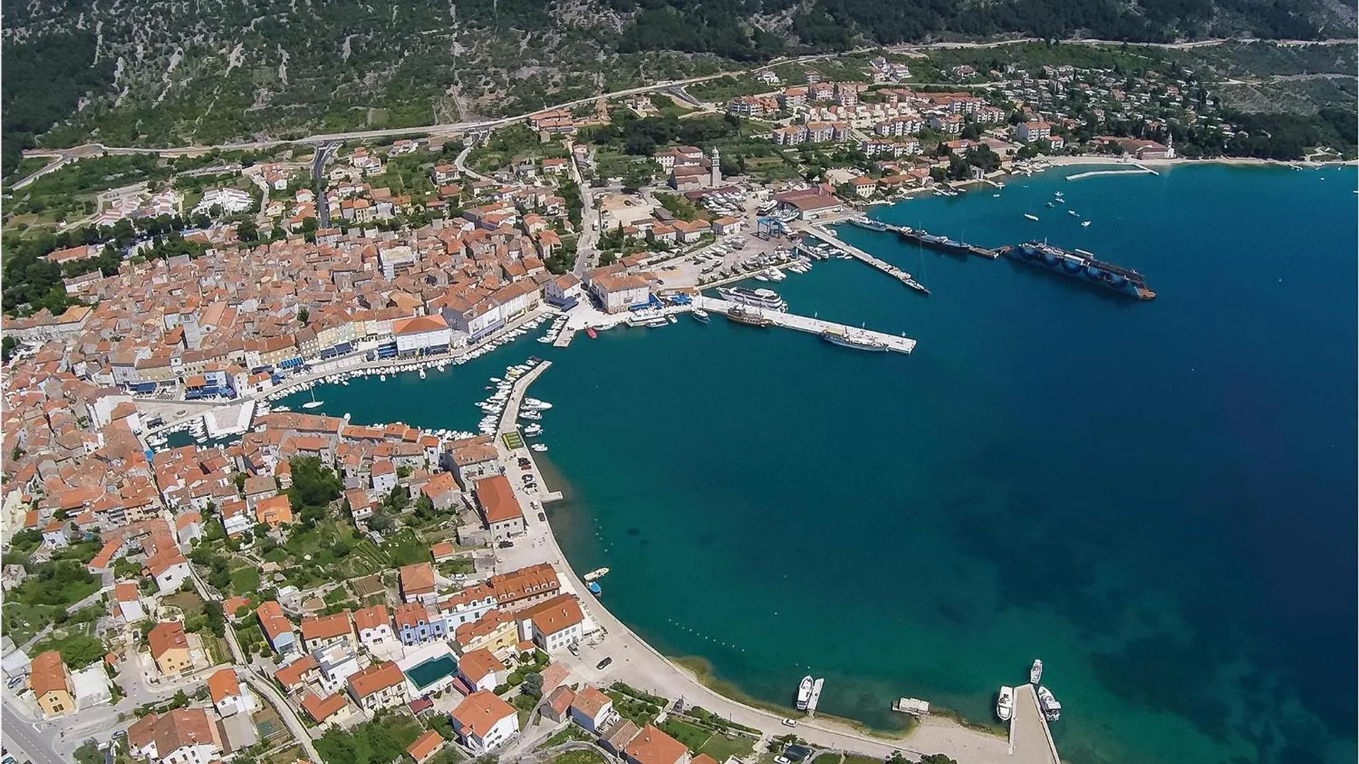 Nice Apartment In Cres With Kitchen