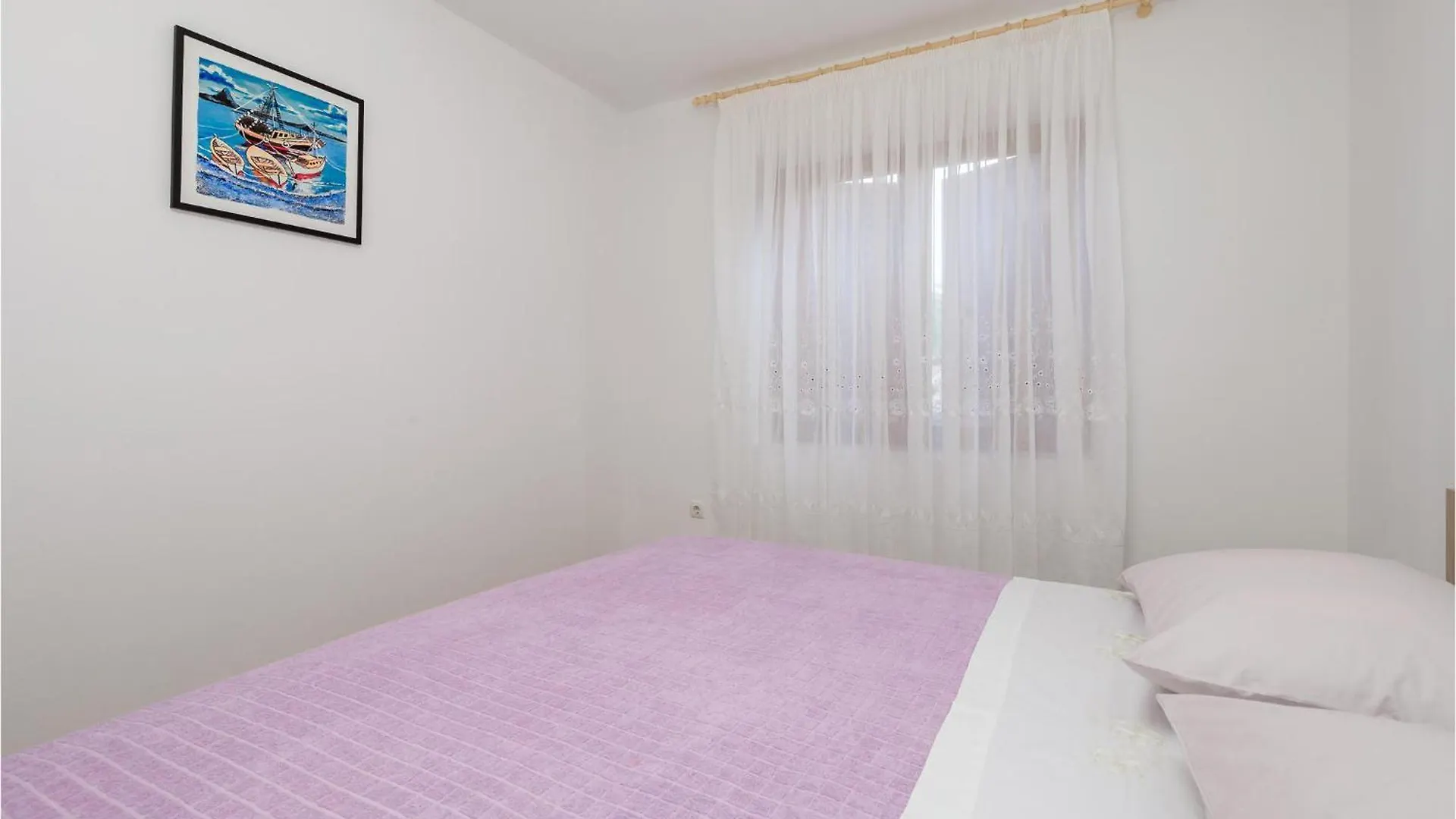 Nice Apartment In Cres With Kitchen