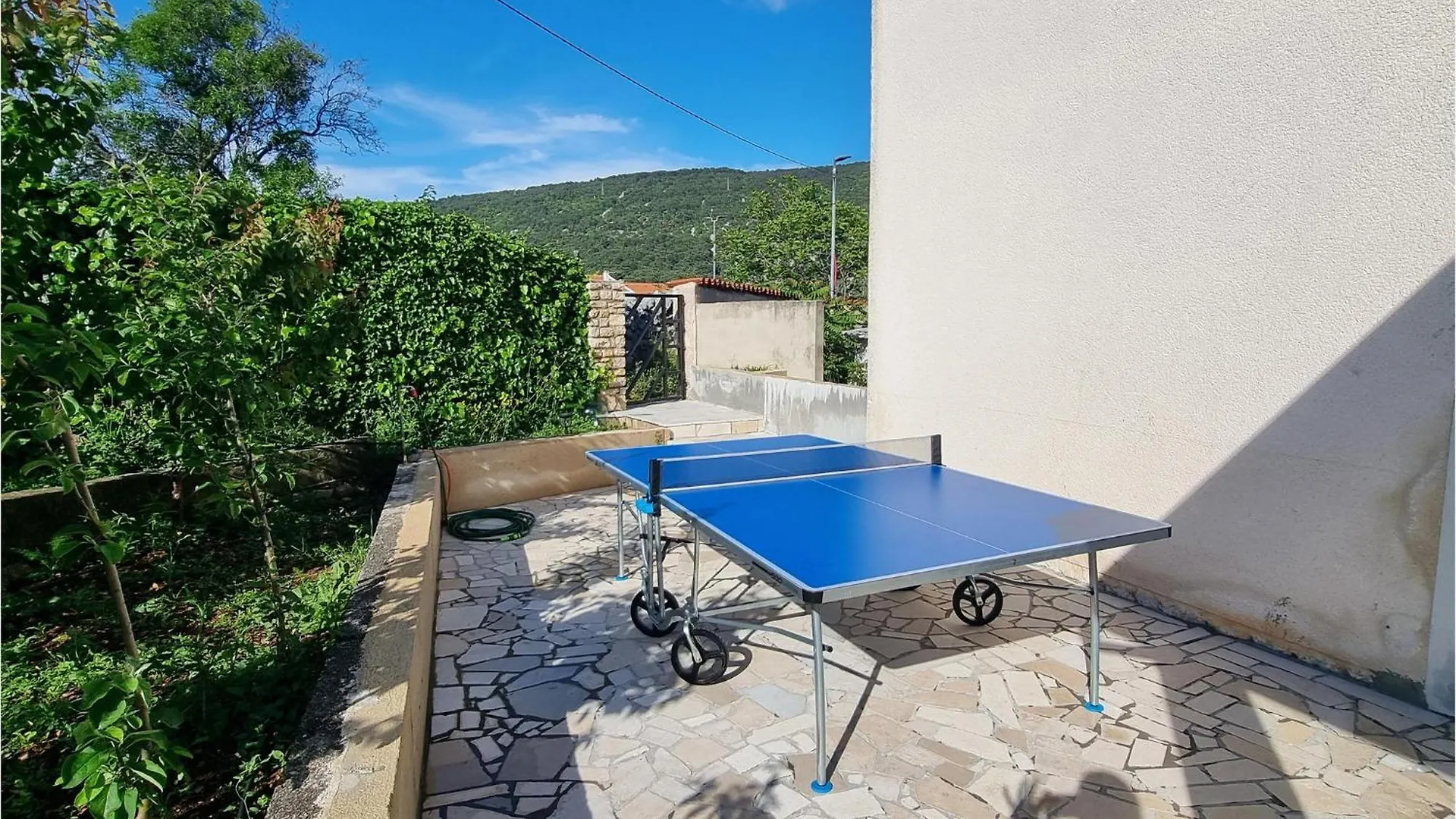 Nice Apartment In Cres With Kitchen
